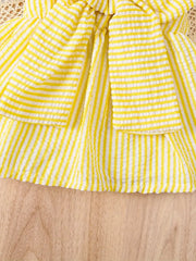 2pcs Charming Striped Bubble Cami Top with Bow & Ruffled Shorts Summer Outfit Set