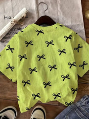 A Casual Minimalist Round-Neck Short-Sleeve T-Shirt