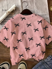 A Casual Minimalist Round-Neck Short-Sleeve T-Shirt